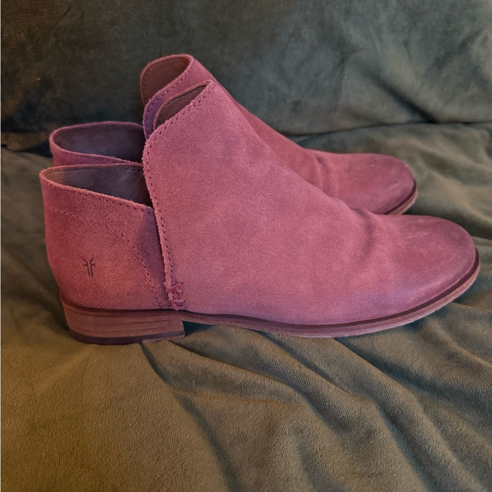 Frye Elyssa Shootie in Rosewood. Size 8.5.